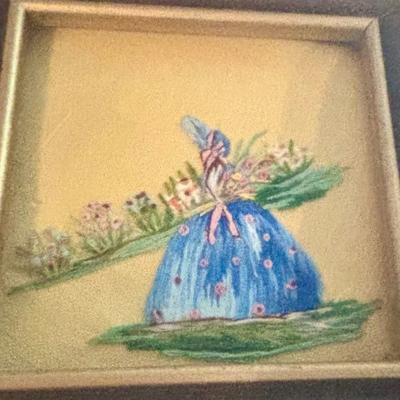 Vintage|  50s Set of 2 Antique Embroidered Ladies in Nature Wall Hangings 5 x 5” - Picture 3 of 9